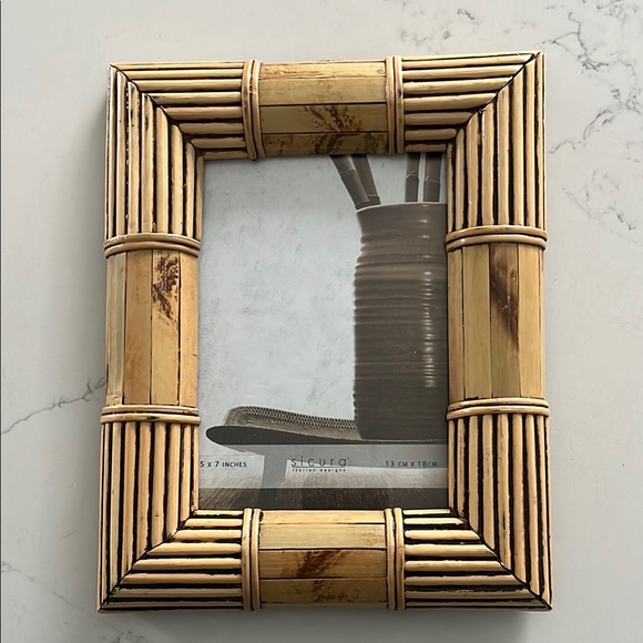 Sicura 5 x 7 inch Bamboo Style Rattan Picture Frame - Picture 1 of 4